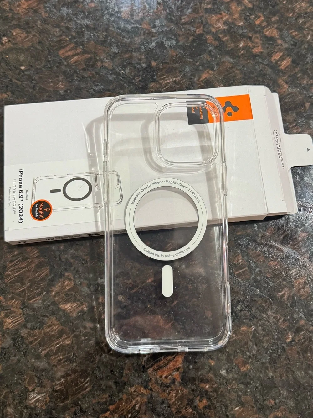 Spigen Ultra Hybrid MagFit Clear Case for iPhone 6.9